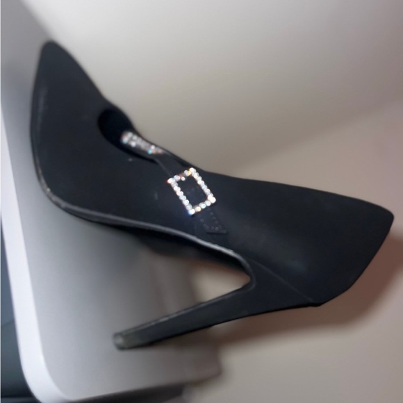 Heels - Picture 7 of 7